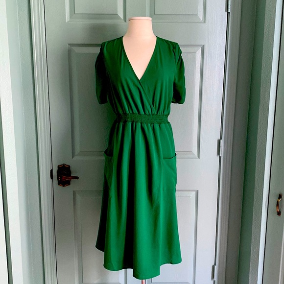 🌿GOOD LUCK GEM Kelly green elastic waist dress with pockets - Picture 1 of 12
